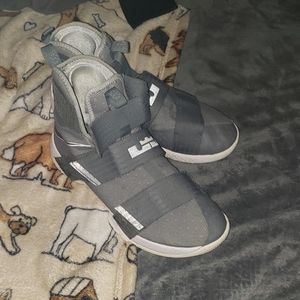 Lebron size 10